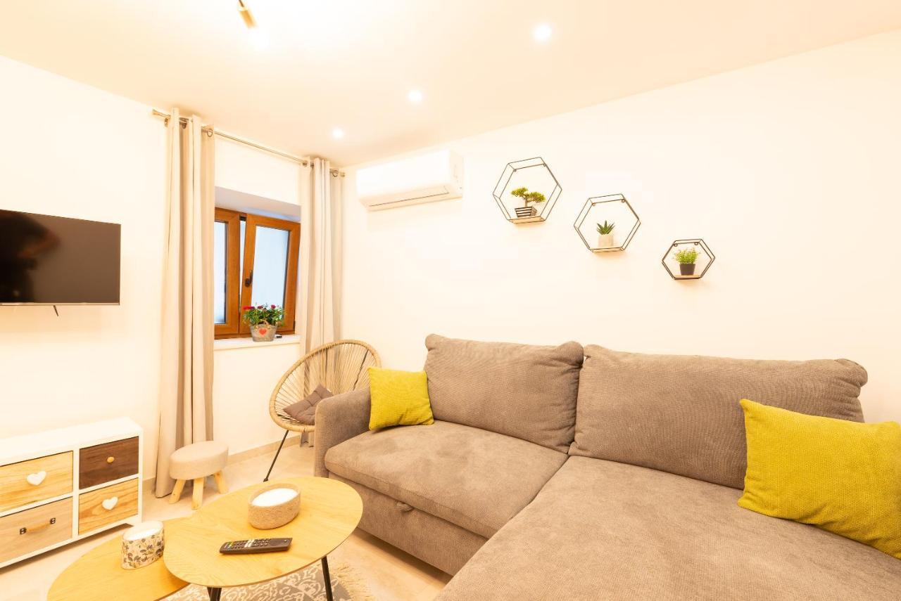 Apartment Olive Kaštela Buitenkant foto